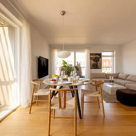 Modern Penthouse With Rooftop In Enghave Brygge *